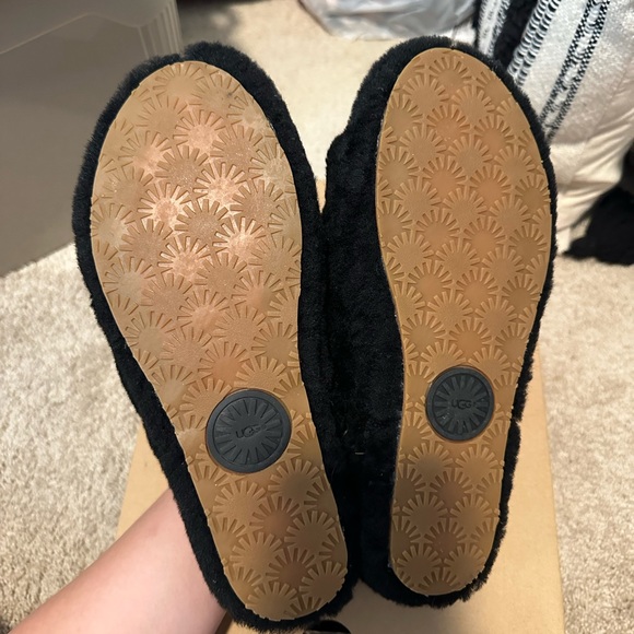Black Ugg Slippers - Picture 5 of 6